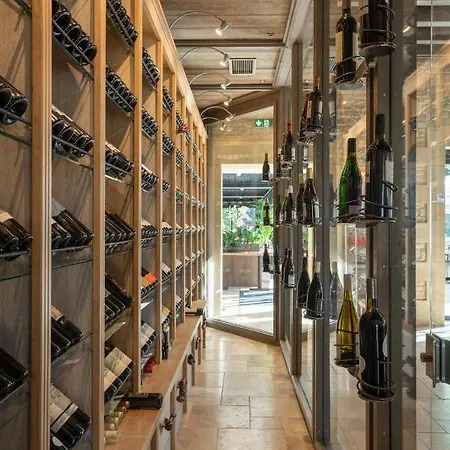 Hotel Domaine De Monrecour - & Restaurant - Proche De Sarlat 4*