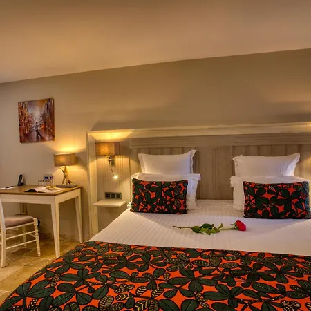 Hotel Domaine De Monrecour - & Restaurant - Proche De Sarlat
