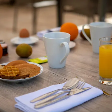 Hotel Domaine De Monrecour - & Restaurant - Proche De Sarlat 4*